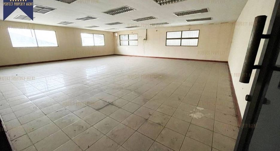 Almacén en venta de 10 habitaciones en Bang Na, Bangkok