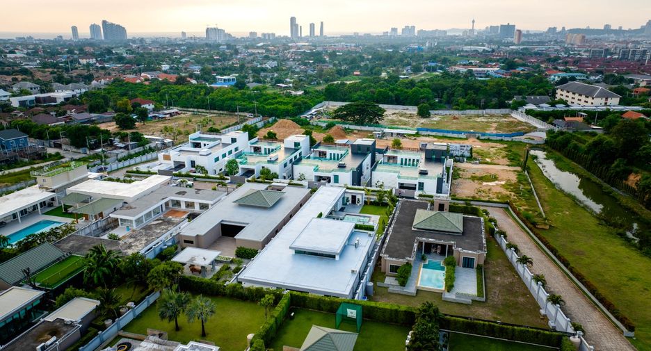 Villa zum Kauf mit 6 Zimmer in Bang Lamung, Chonburi