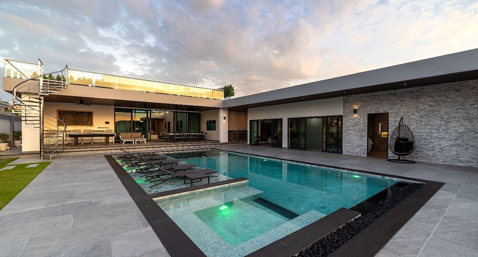 Villa zum Kauf mit 6 Zimmer in Bang Lamung, Chonburi