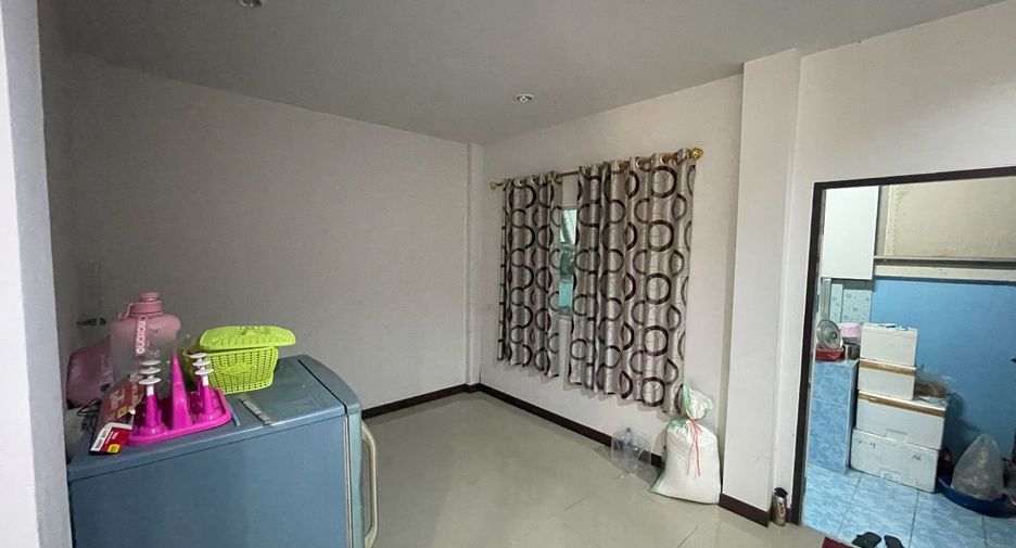 For sale 3 bedrooms townhouse in Mueang Samut Sakhon, Samut Sakhon