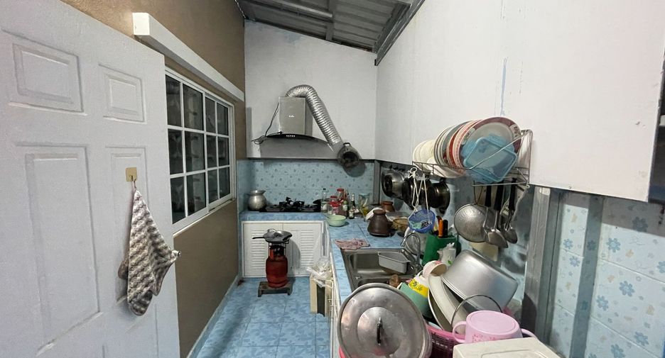 For sale 3 bedrooms townhouse in Mueang Samut Sakhon, Samut Sakhon
