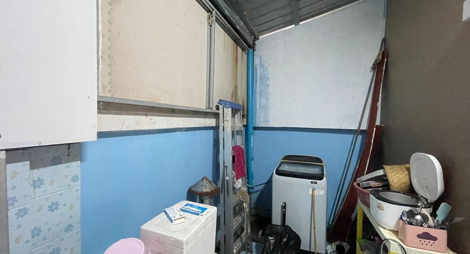 For sale 3 bedrooms townhouse in Mueang Samut Sakhon, Samut Sakhon