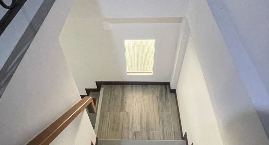 For sale 3 bedrooms townhouse in Mueang Samut Sakhon, Samut Sakhon