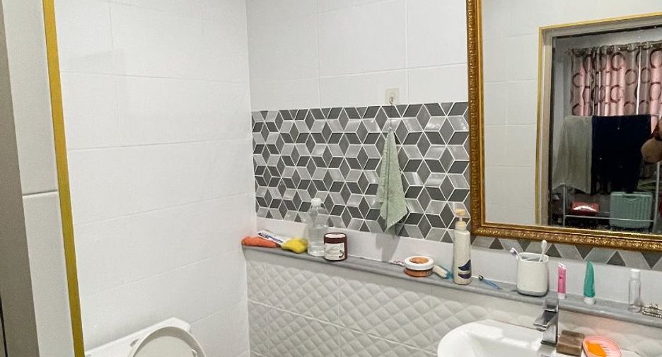 For sale 3 bedrooms townhouse in Mueang Samut Sakhon, Samut Sakhon