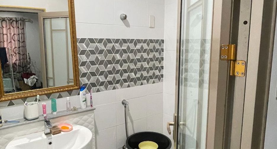 For sale 3 bedrooms townhouse in Mueang Samut Sakhon, Samut Sakhon