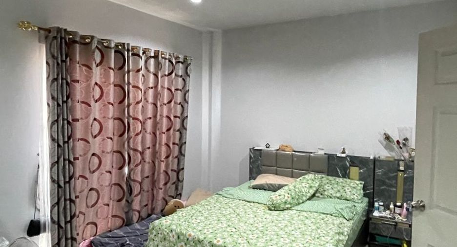 For sale 3 bedrooms townhouse in Mueang Samut Sakhon, Samut Sakhon
