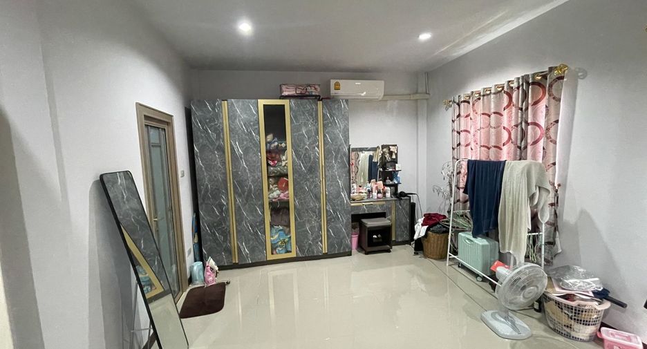 For sale 3 bedrooms townhouse in Mueang Samut Sakhon, Samut Sakhon
