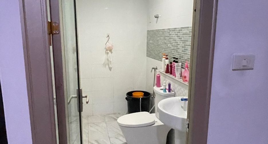 For sale 3 bedrooms townhouse in Mueang Samut Sakhon, Samut Sakhon