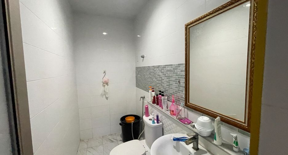 For sale 3 bedrooms townhouse in Mueang Samut Sakhon, Samut Sakhon