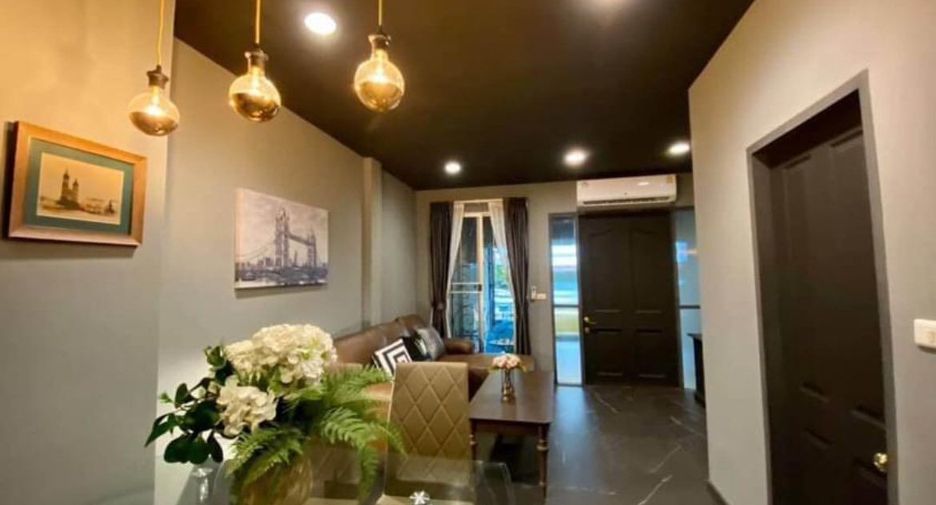 For rent 3 bedrooms townhouse in Bang Kapi, Bangkok