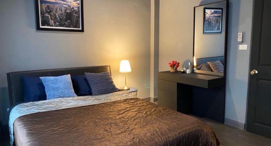 For rent 3 bedrooms townhouse in Bang Kapi, Bangkok