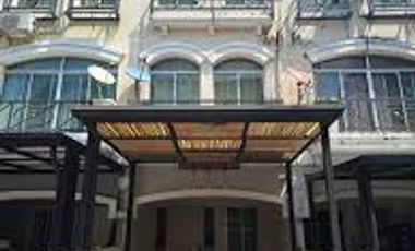 For rent 3 bedrooms townhouse in Bang Kapi, Bangkok