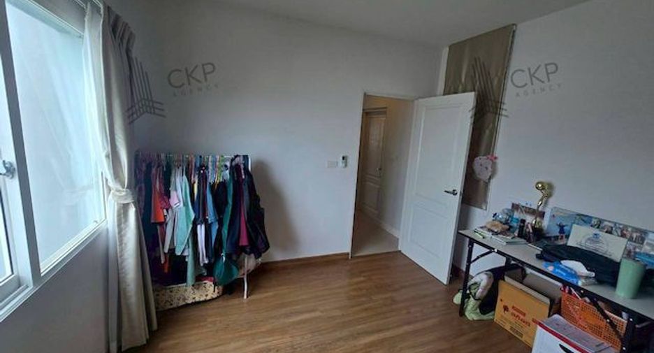 For sale 4 bedrooms house in Phra Samut Chedi, Samut Prakan