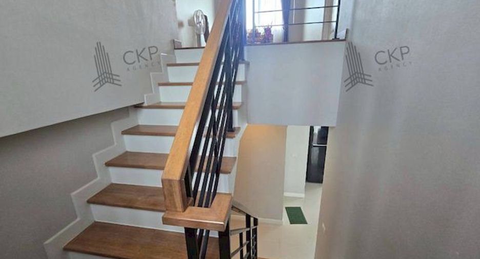 For sale 4 bedrooms house in Phra Samut Chedi, Samut Prakan