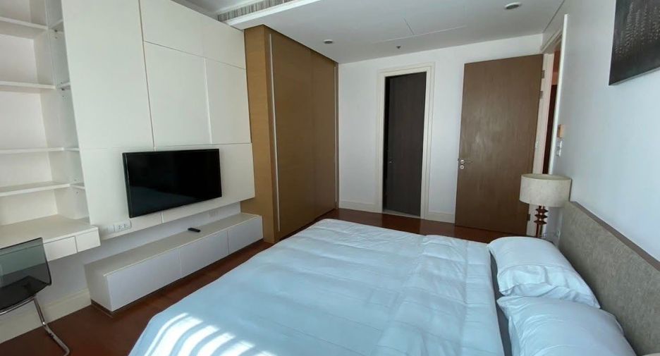 For rent and for sale 1 bed condo in Khlong Toei, Bangkok