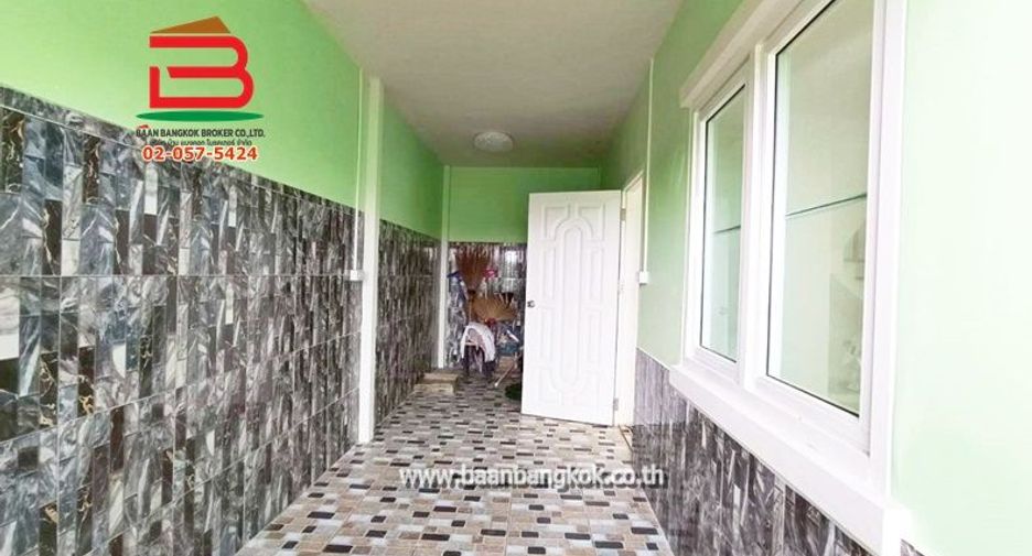 For sale 3 bedrooms townhouse in Bang Nam Priao, Chachoengsao