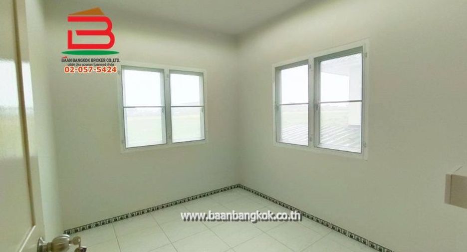 For sale 3 bedrooms townhouse in Bang Nam Priao, Chachoengsao