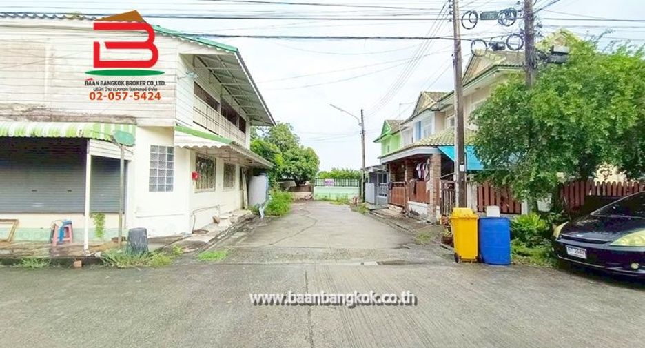 For sale 3 bedrooms townhouse in Bang Nam Priao, Chachoengsao