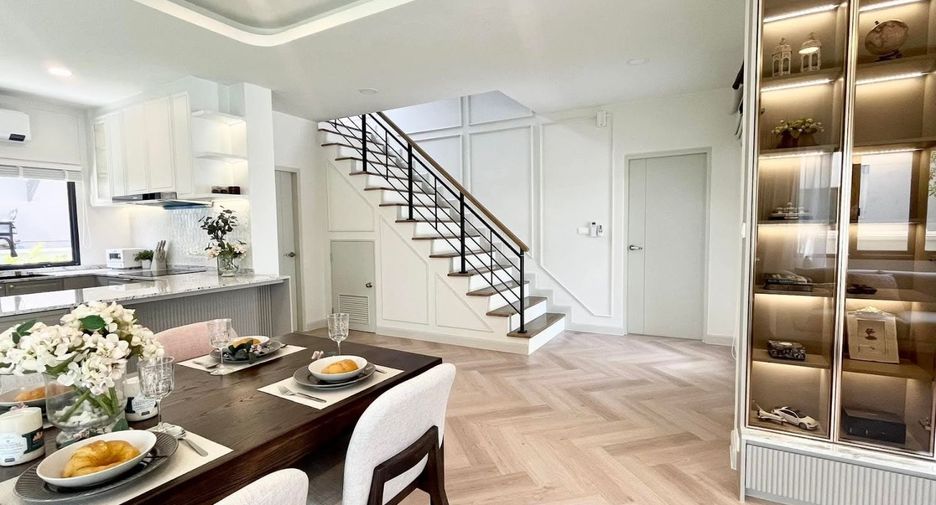 Casa en alquiler y en venta de 4 habitaciones en Bang Phli, Samut Prakan