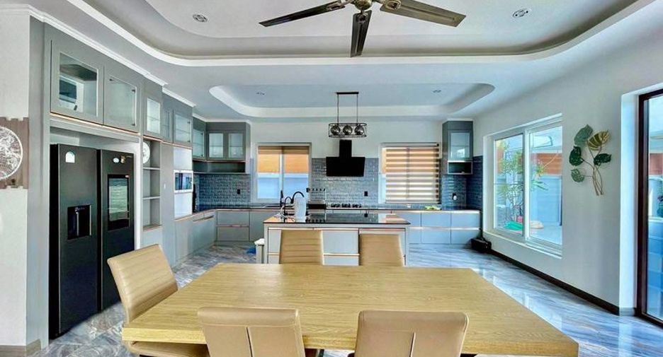 For sale 4 bedrooms villa in Bang Lamung, Chonburi