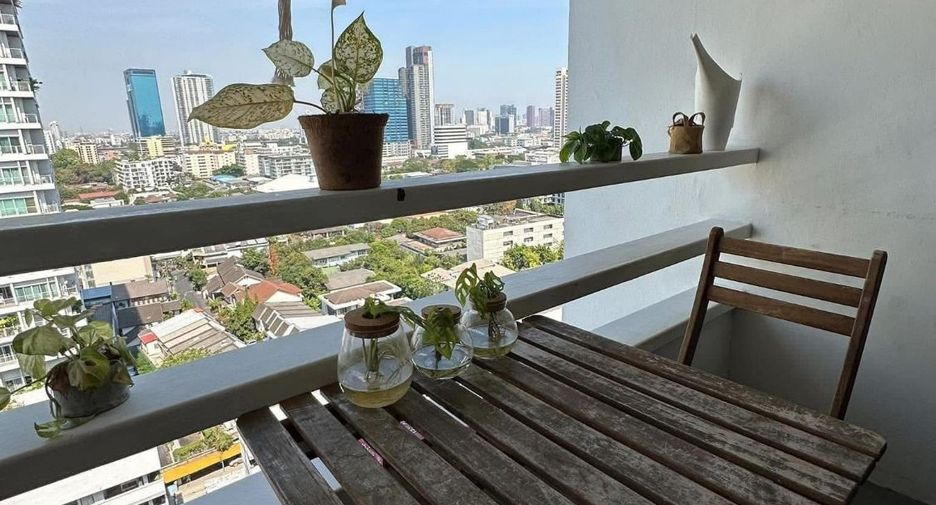 For rent 2 bedrooms condo in Watthana, Bangkok