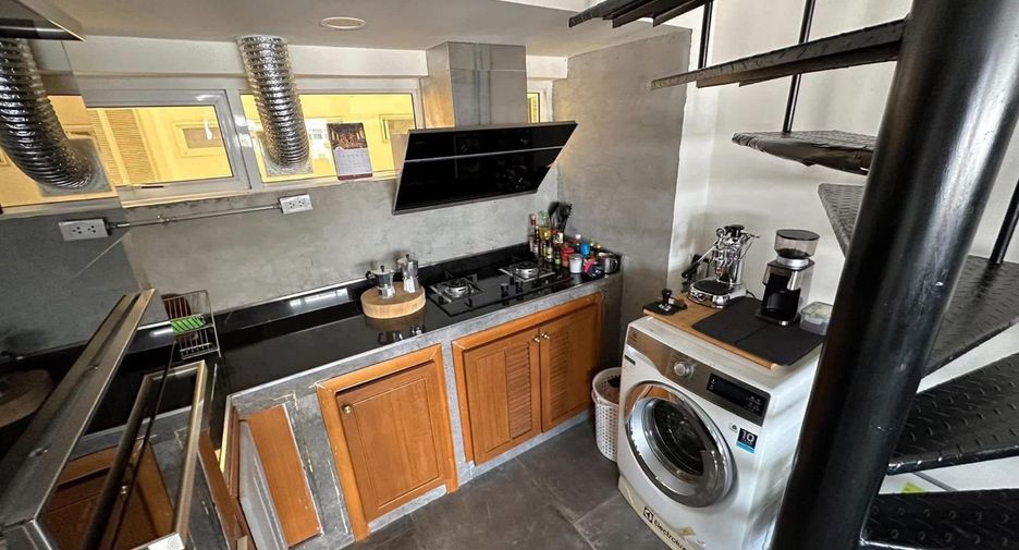 For rent 2 bedrooms condo in Watthana, Bangkok