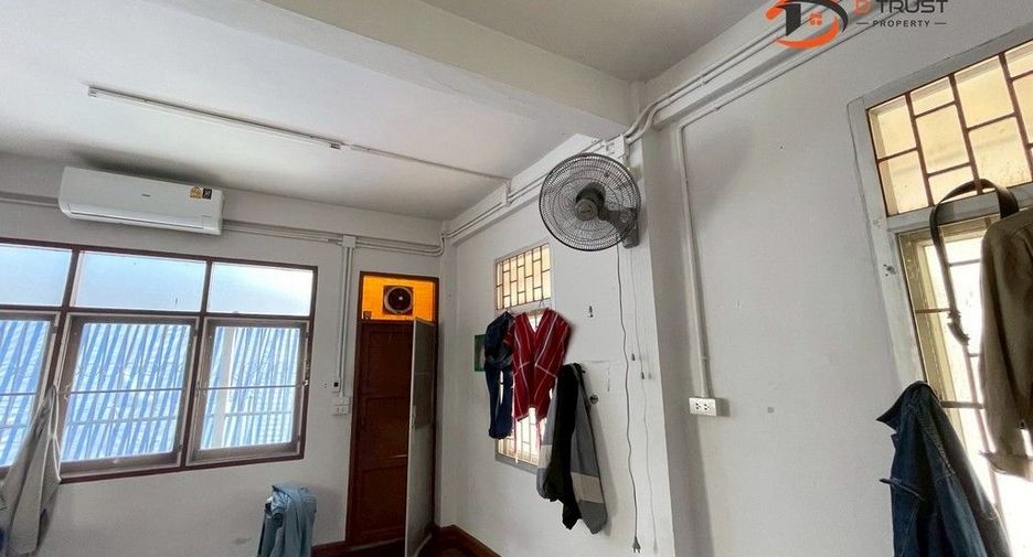 For sale 3 bedrooms retail Space in Bang Rak, Bangkok