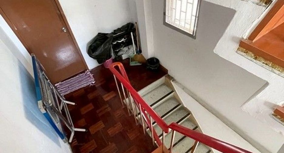 For sale 3 bedrooms retail Space in Bang Rak, Bangkok