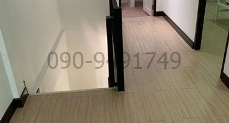 For rent 3 bedrooms townhouse in Khlong Sam Wa, Bangkok