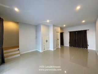À louer et à vendre 3 chambres maison à Prawet, Bangkok