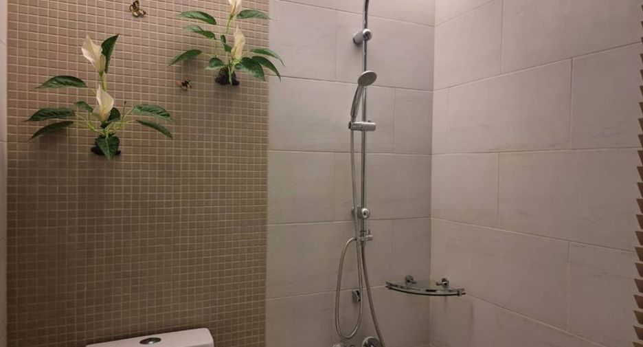 For sale 1 bed condo in Si Racha, Chonburi