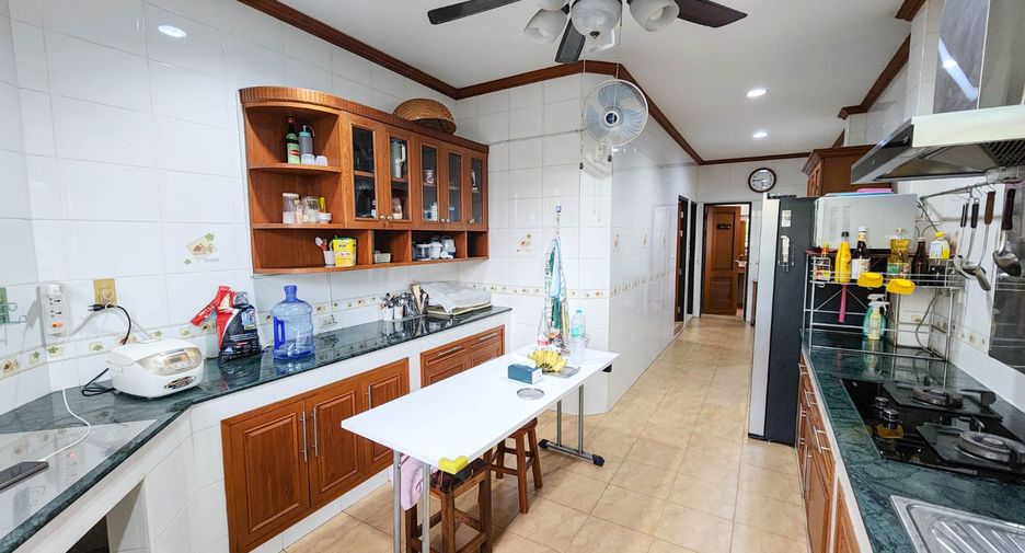 À vendre 5 chambres maison à Phra Pradaeng, Samut Prakan