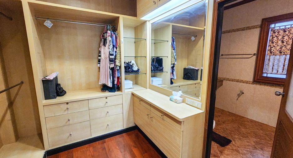 À vendre 5 chambres maison à Phra Pradaeng, Samut Prakan