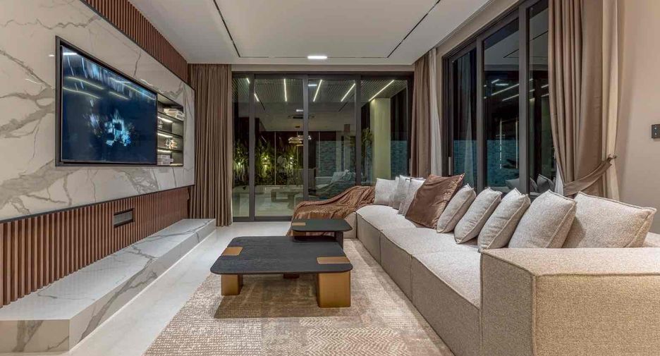 Villa zum Kauf mit 7 Zimmer in Sattahip, Chonburi