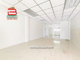 出售 4 卧室 商业空间 在 Khlong Luang, Pathum Thani