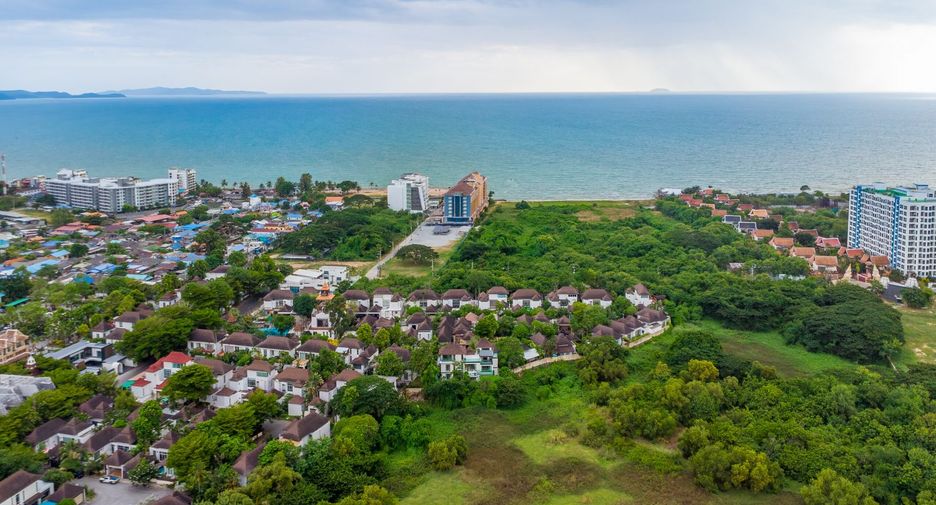 For sale 7 bedrooms house in Sattahip, Chonburi
