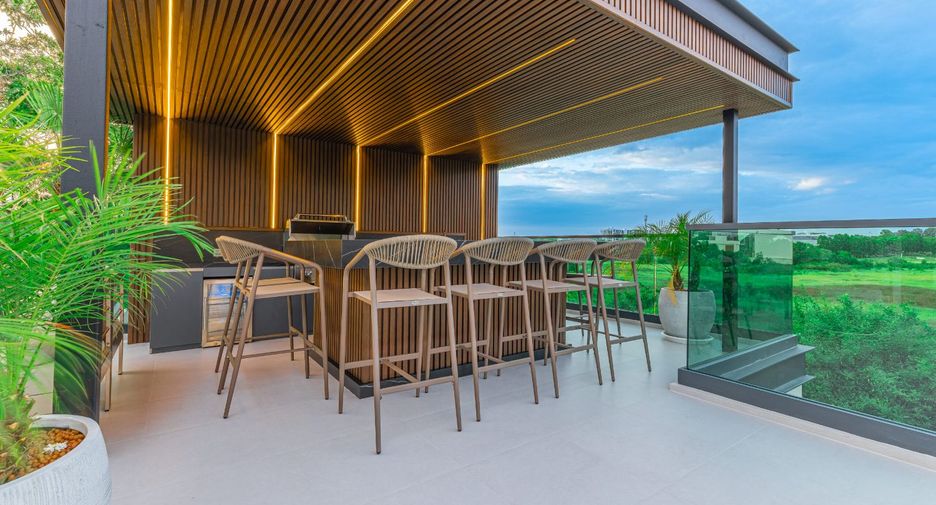 For sale 7 bedrooms house in Sattahip, Chonburi