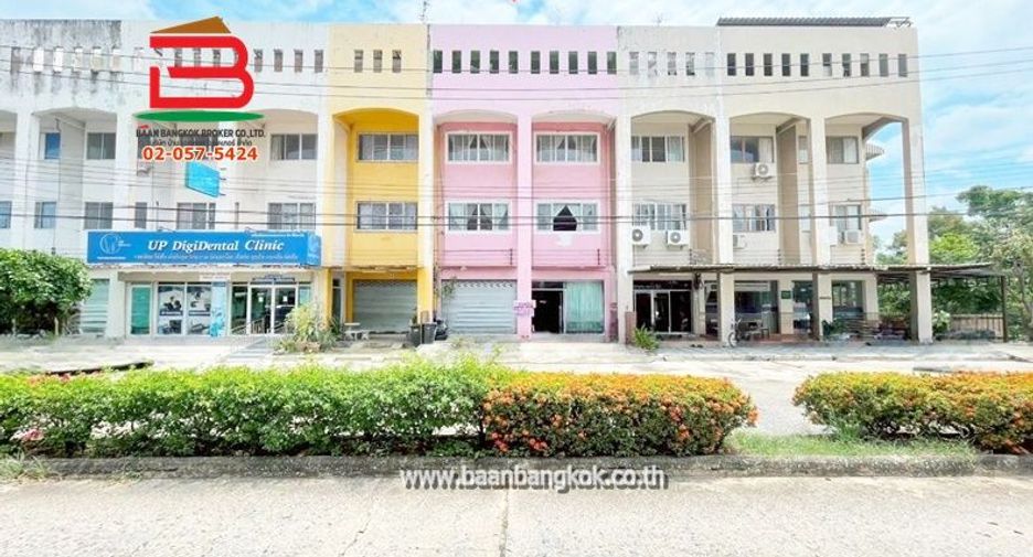 Local comercial en venta de 6 habitaciones en Khlong Luang, Pathum Thani