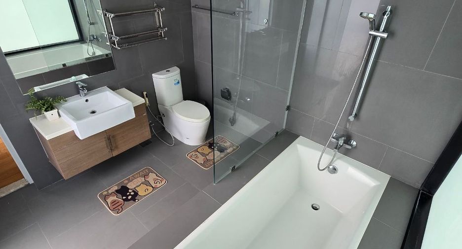 For rent 2 bedrooms condo in Sathon, Bangkok