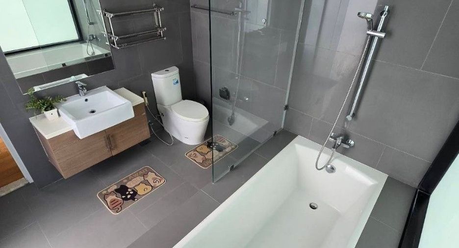 For rent 2 bedrooms condo in Sathon, Bangkok