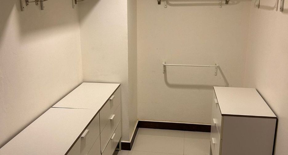 Condo en venta de 3 habitaciones en Khlong Toei, Bangkok