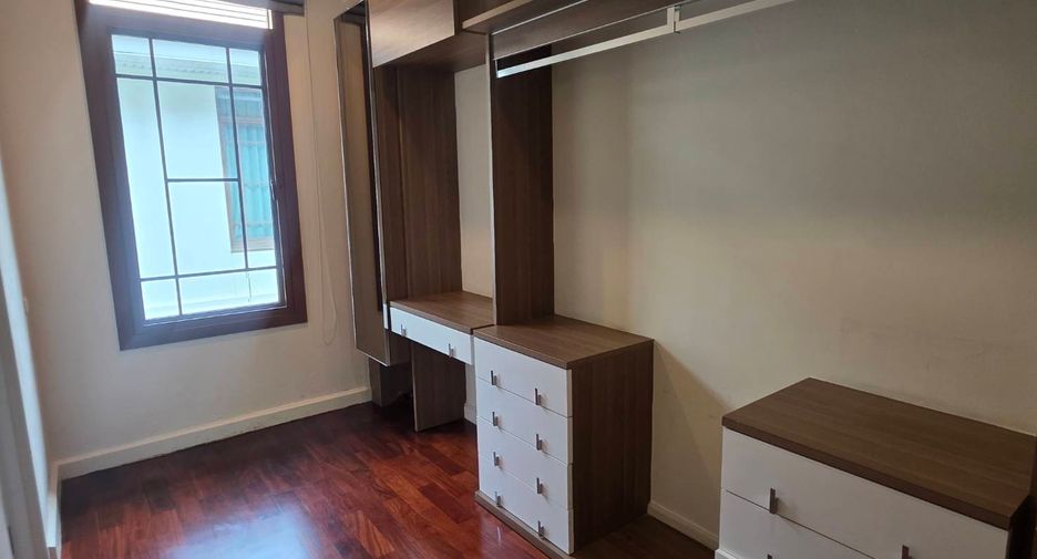 For rent and for sale 4 bedrooms house in Suan Luang, Bangkok