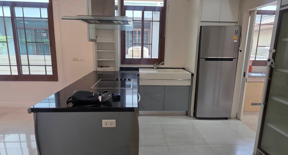 For rent and for sale 4 bedrooms house in Suan Luang, Bangkok