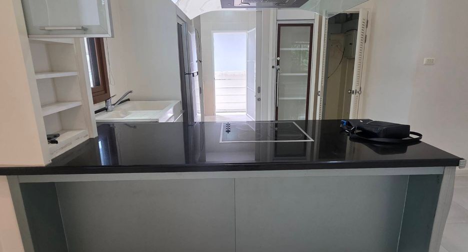 For rent and for sale 4 bedrooms house in Suan Luang, Bangkok