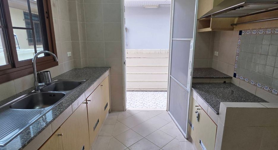 For rent and for sale 4 bedrooms house in Suan Luang, Bangkok