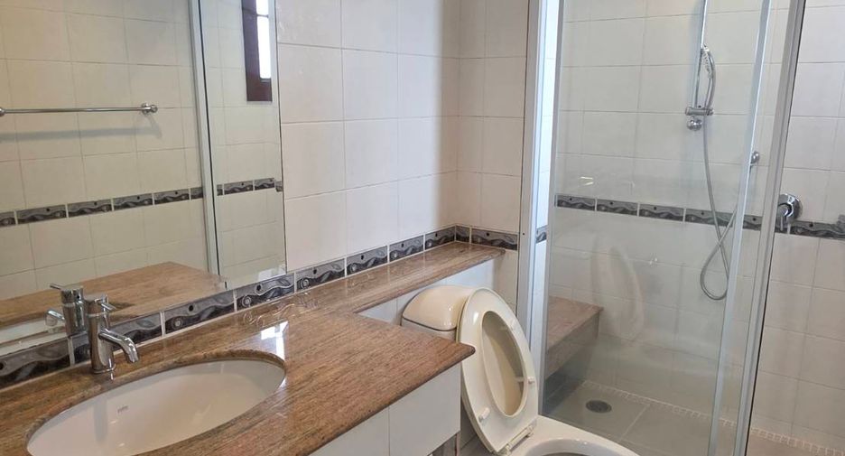 For rent and for sale 4 bedrooms house in Suan Luang, Bangkok