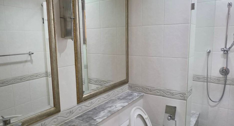 For rent and for sale 4 bedrooms house in Suan Luang, Bangkok