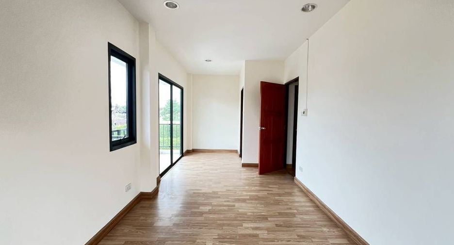 Haus zur Miete mit 3 Zimmer in Ban Bueng, Chonburi