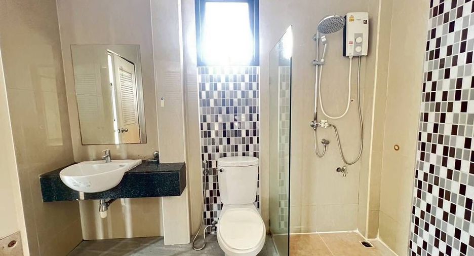 Haus zur Miete mit 3 Zimmer in Ban Bueng, Chonburi
