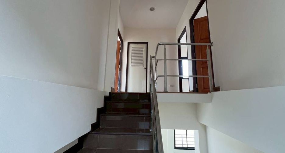 Haus zur Miete mit 3 Zimmer in Ban Bueng, Chonburi